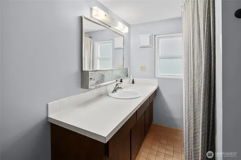 12419 16th Avenue S Seattle WA 98168