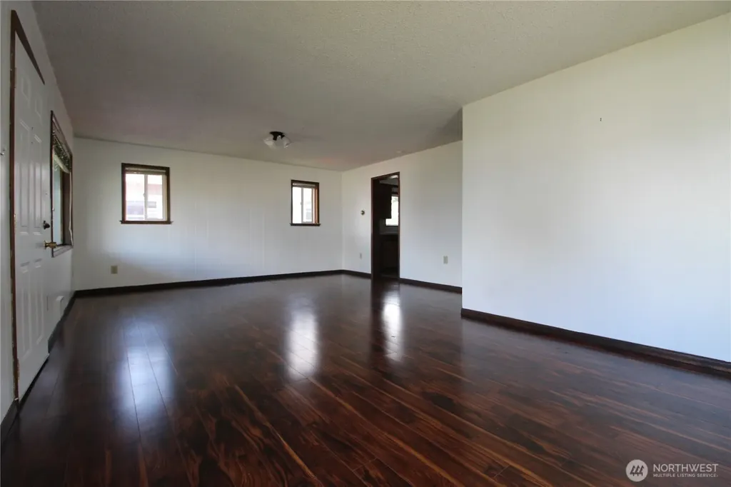359 SW 9th Chehalis WA 98532