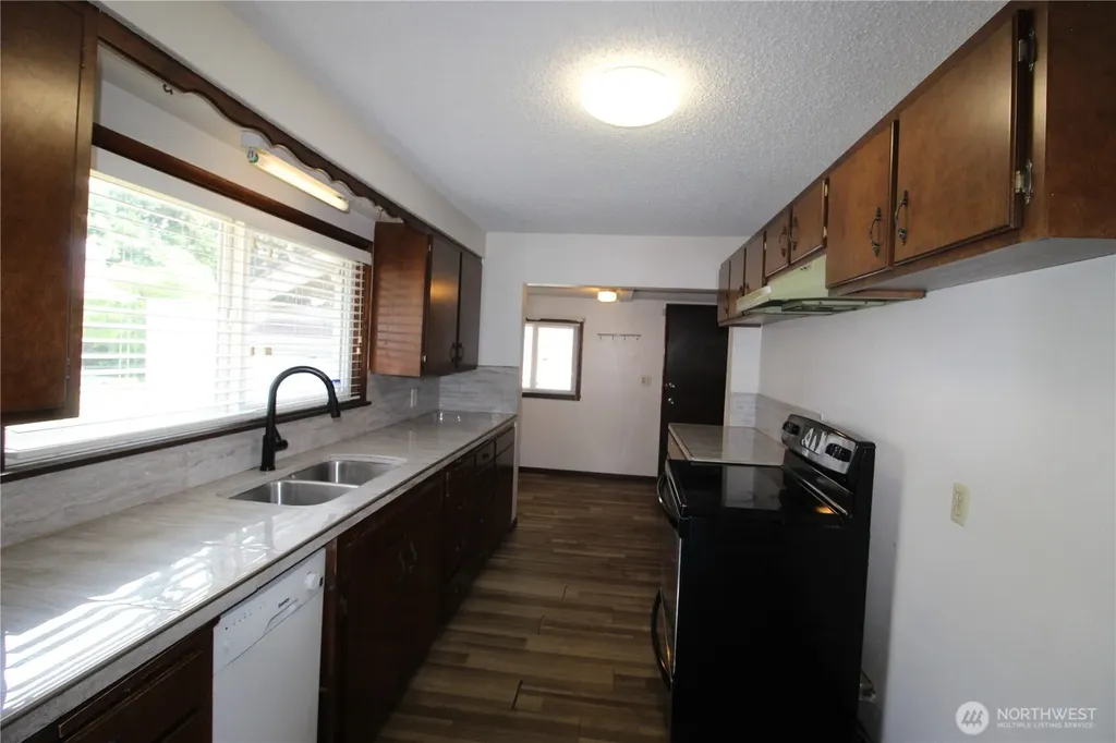 359 SW 9th Chehalis WA 98532