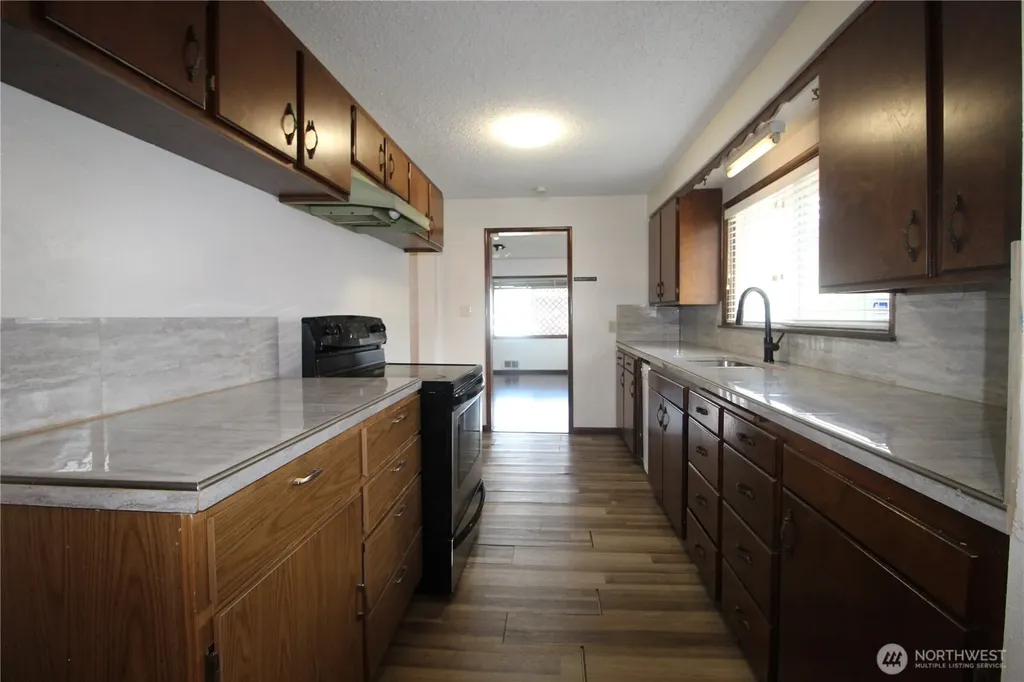 359 SW 9th Chehalis WA 98532