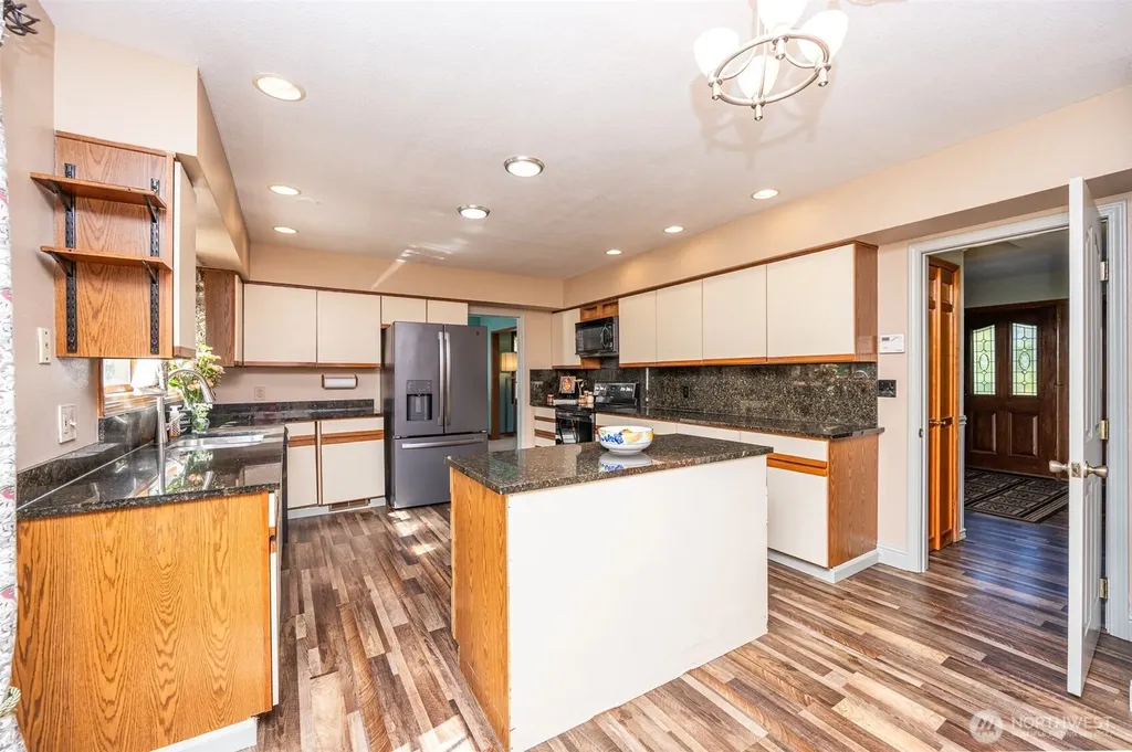 36721 6th Avenue SW Federal Way WA 98023