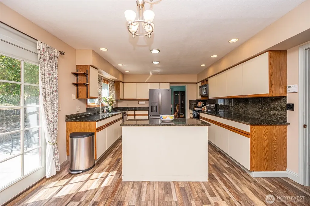 36721 6th Avenue SW Federal Way WA 98023