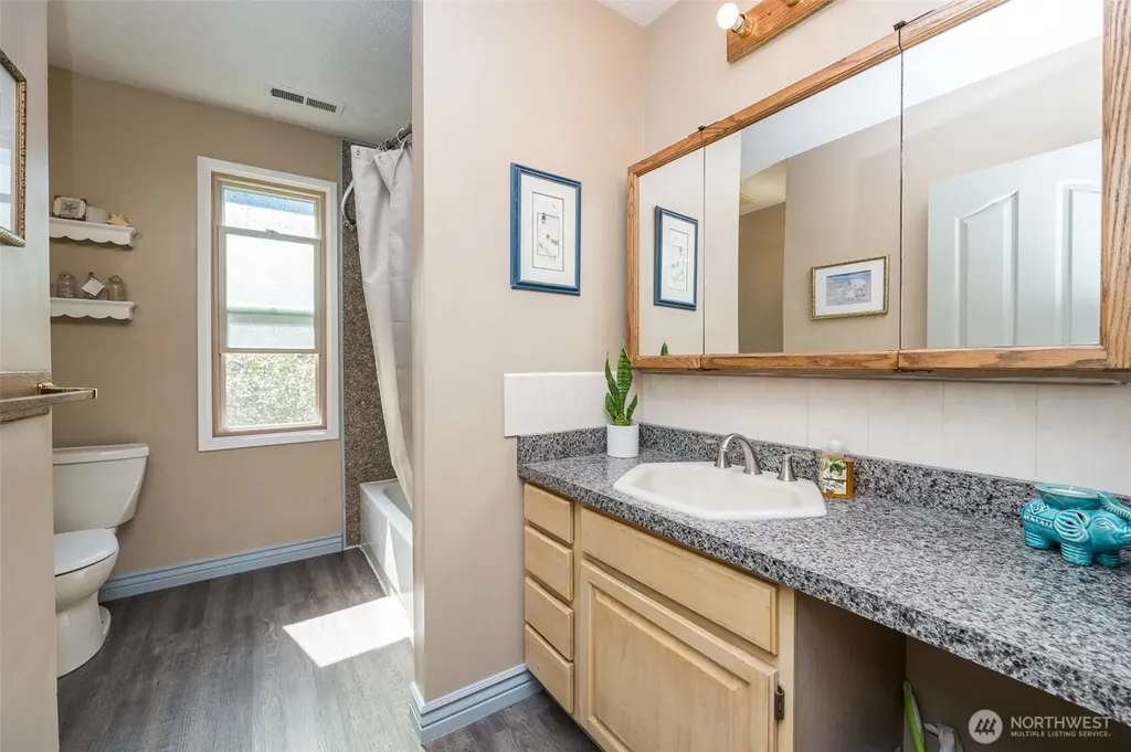 36721 6th Avenue SW Federal Way WA 98023