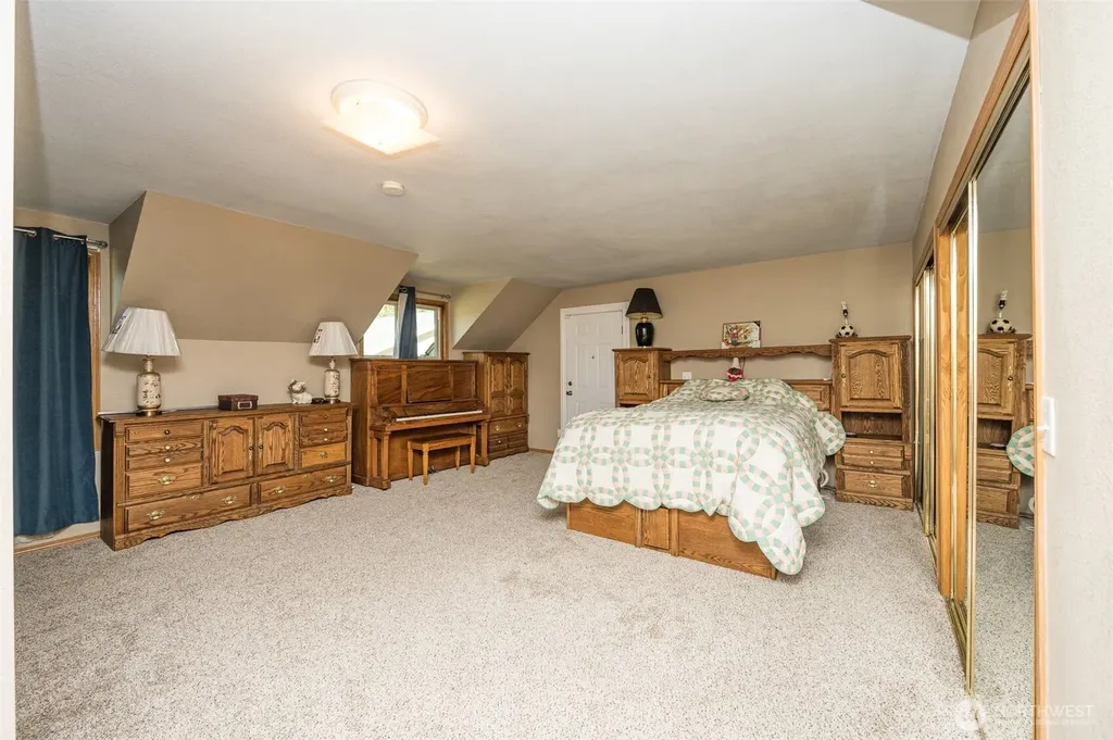 36721 6th Avenue SW Federal Way WA 98023