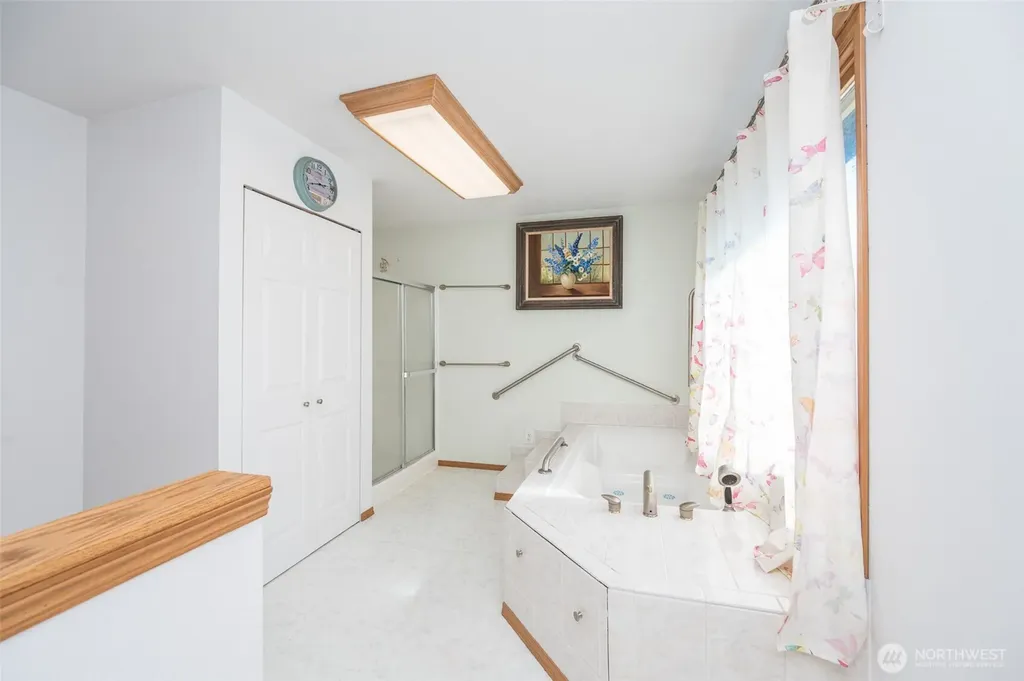36721 6th Avenue SW Federal Way WA 98023