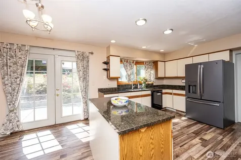 36721 6th Avenue SW Federal Way WA 98023