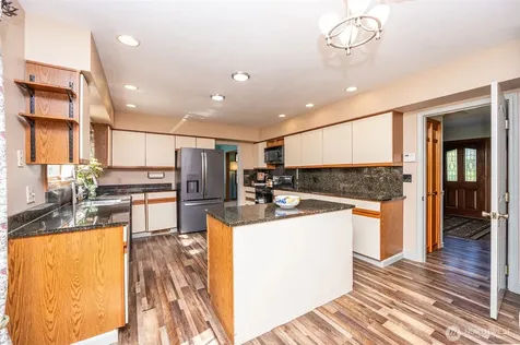 36721 6th Avenue SW Federal Way WA 98023