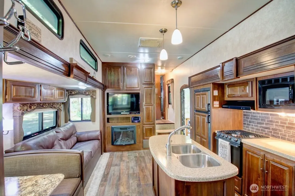 246 Schinn Canyon Court Deming WA 98244