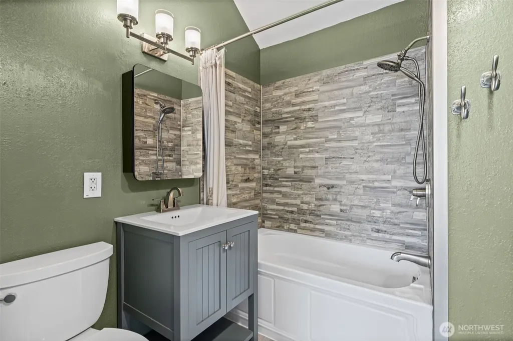 1421 N 32nd Street Renton WA 98056