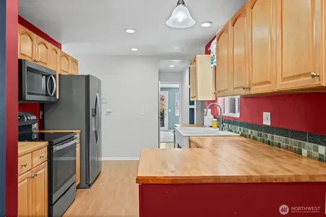 1421 N 32nd Street Renton WA 98056
