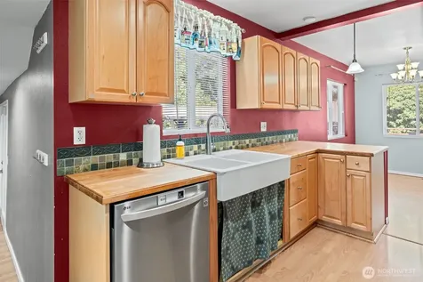 1421 N 32nd Street Renton WA 98056