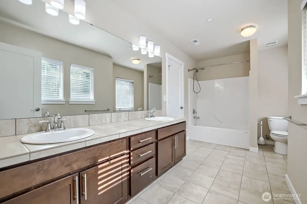 944 SW 108th Street SW Seattle WA 98146
