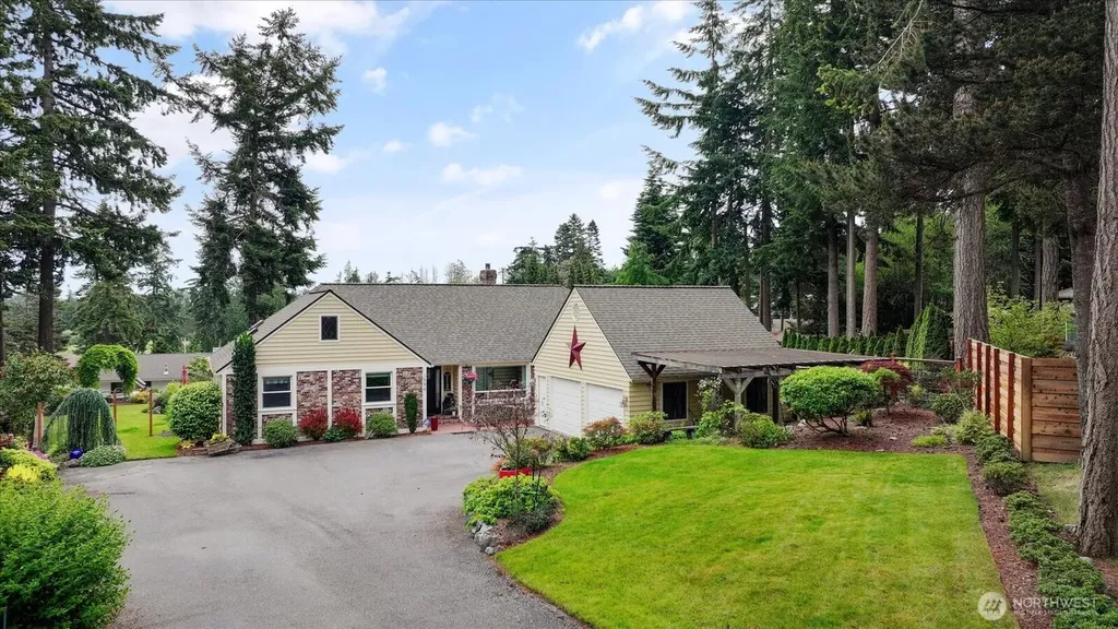 1596 Links Way Oak Harbor WA 98277