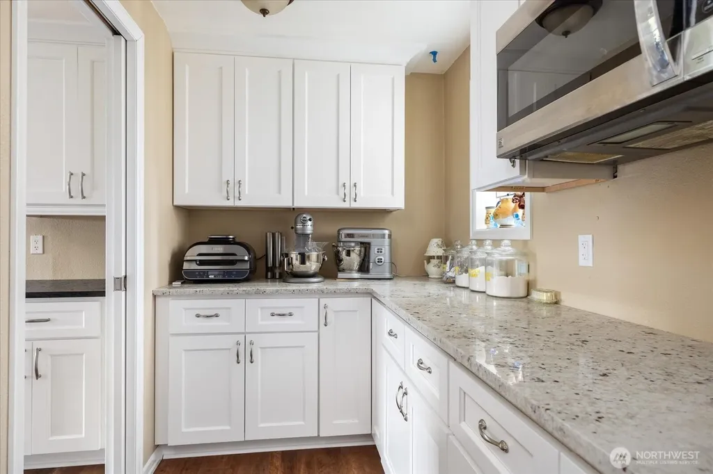 1596 Links Way Oak Harbor WA 98277