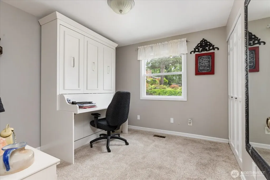 1596 Links Way Oak Harbor WA 98277