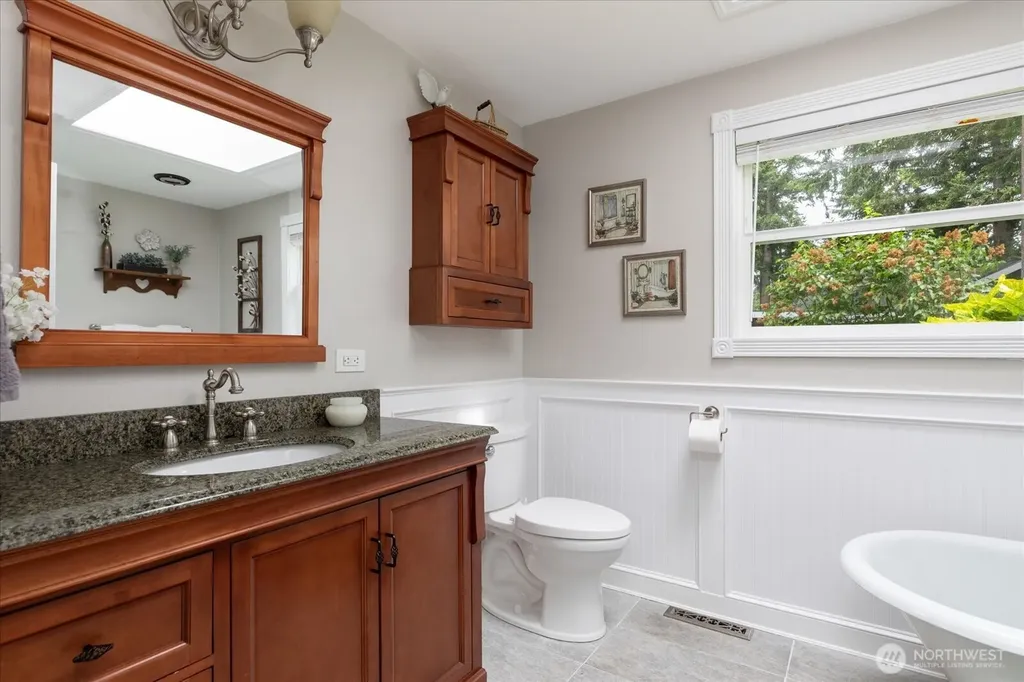 1596 Links Way Oak Harbor WA 98277