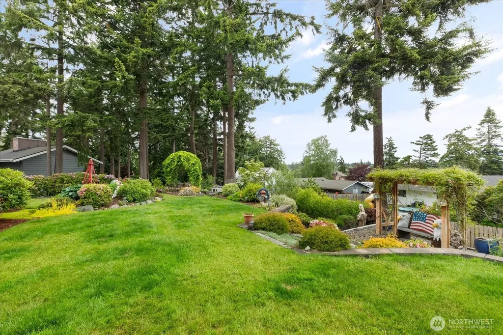 1596 Links Way Oak Harbor WA 98277