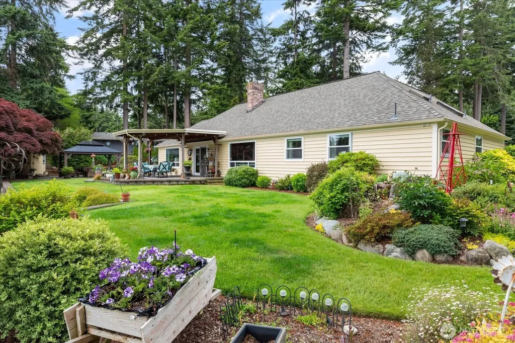 1596 Links Way Oak Harbor WA 98277