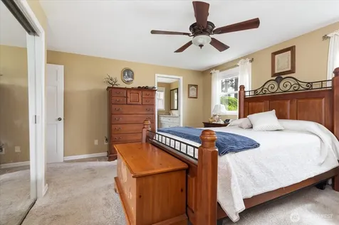 1596 Links Way Oak Harbor WA 98277