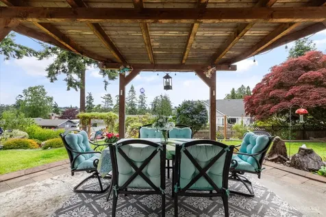 1596 Links Way Oak Harbor WA 98277