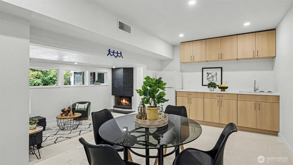 6560 W Mercer Way Mercer Island WA 98040