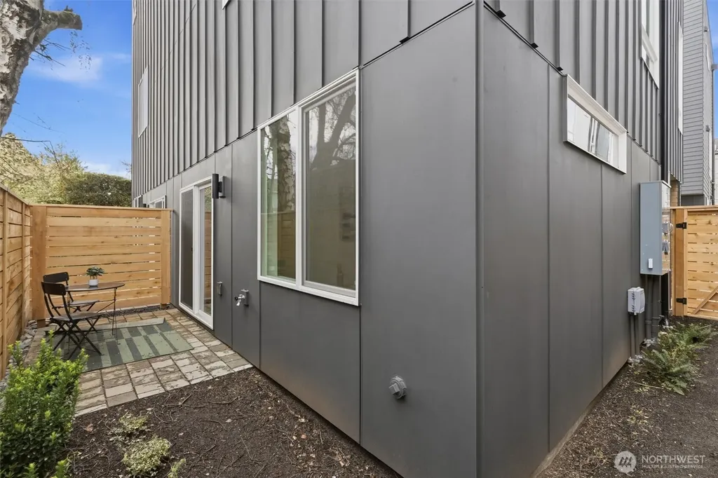 809 NW 63rd St Street Seattle WA 98107