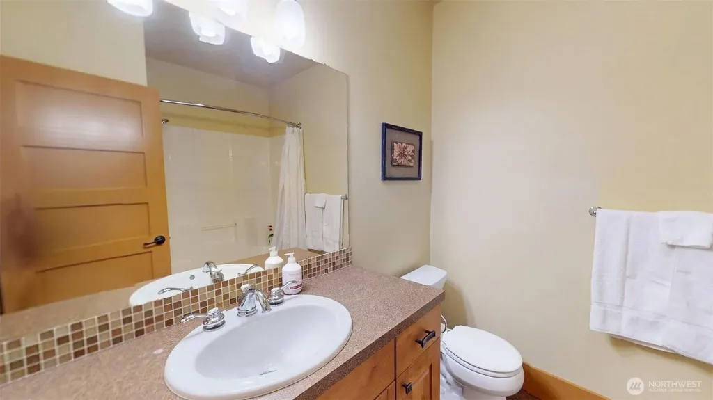 102 Village Way Oroville WA 98844