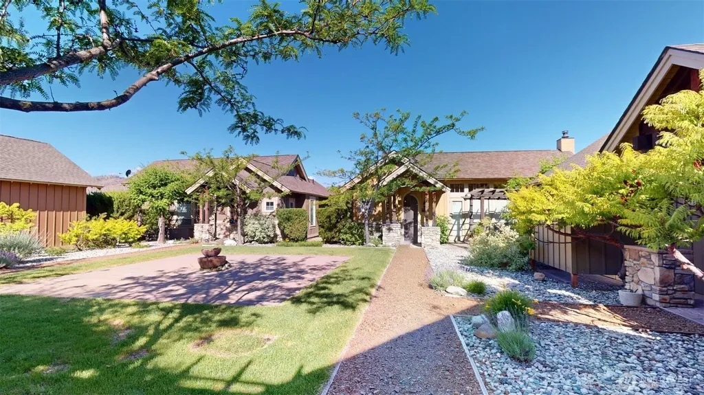 102 Village Way Oroville WA 98844