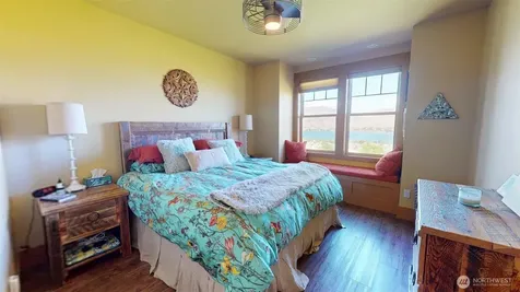 102 Village Way Oroville WA 98844