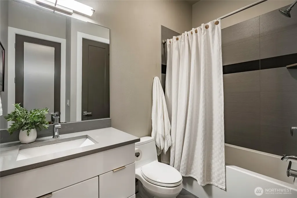 5427 Wood Duck Loop Blaine WA 98230