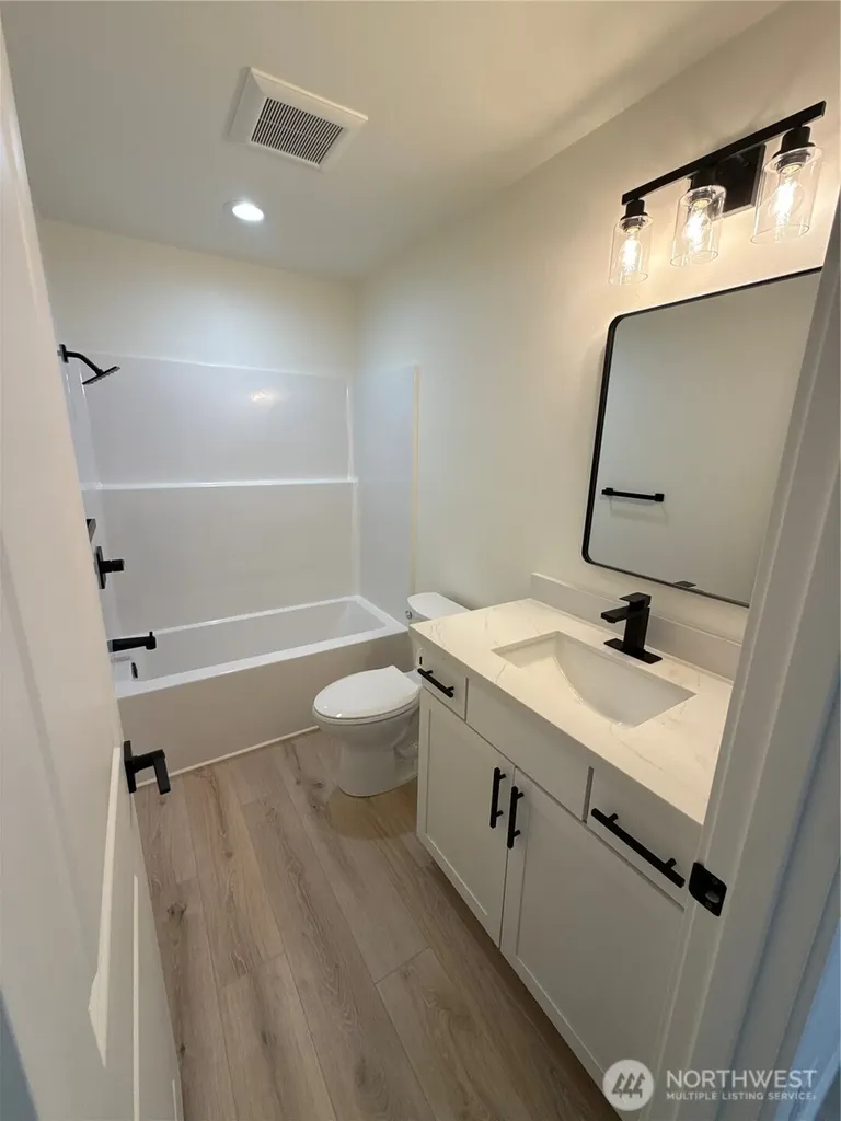 7828 E Jessica Way Port Orchard WA 98366