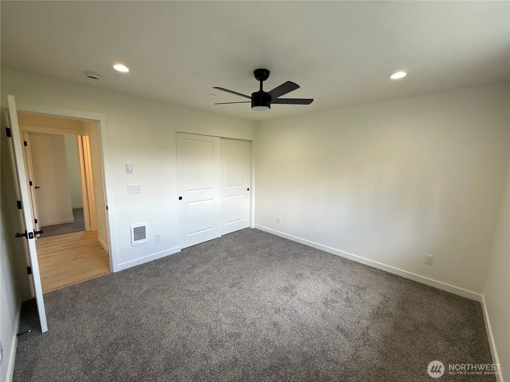 7828 E Jessica Way Port Orchard WA 98366