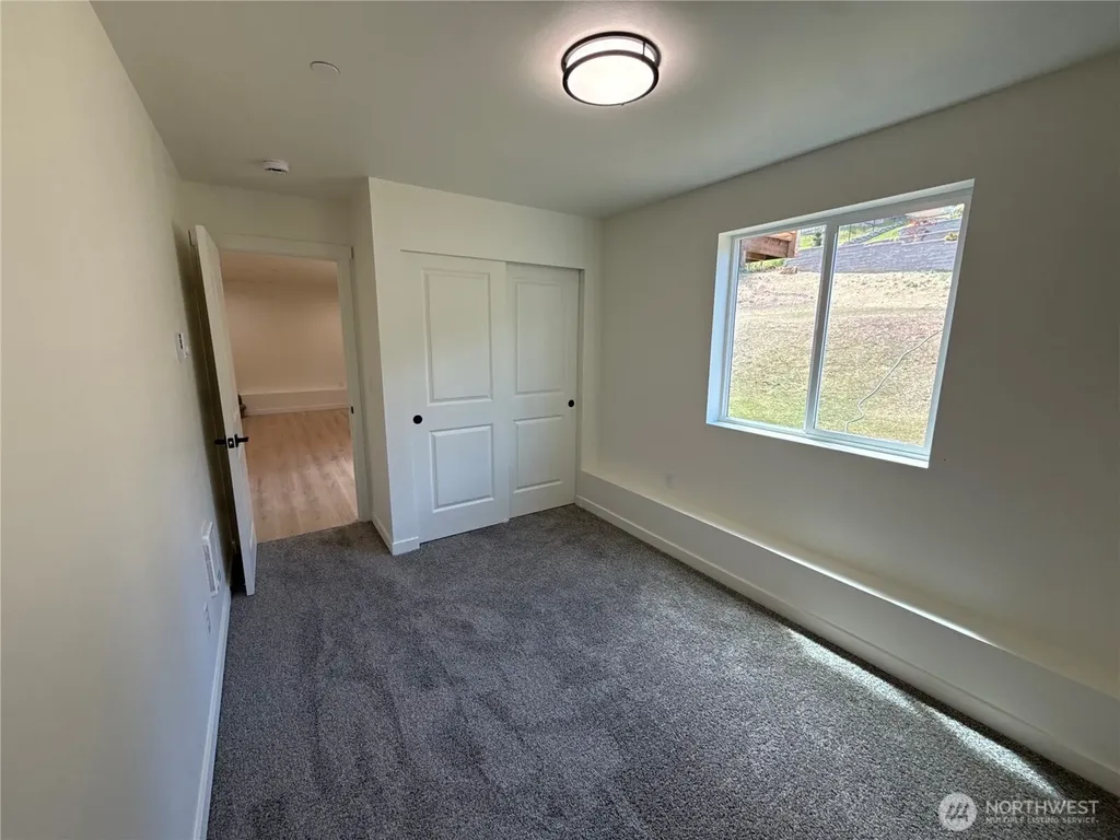 7828 E Jessica Way Port Orchard WA 98366