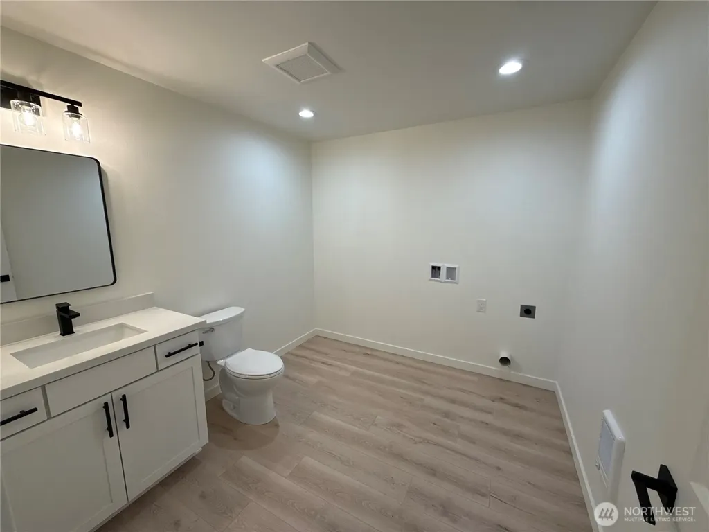 7828 E Jessica Way Port Orchard WA 98366