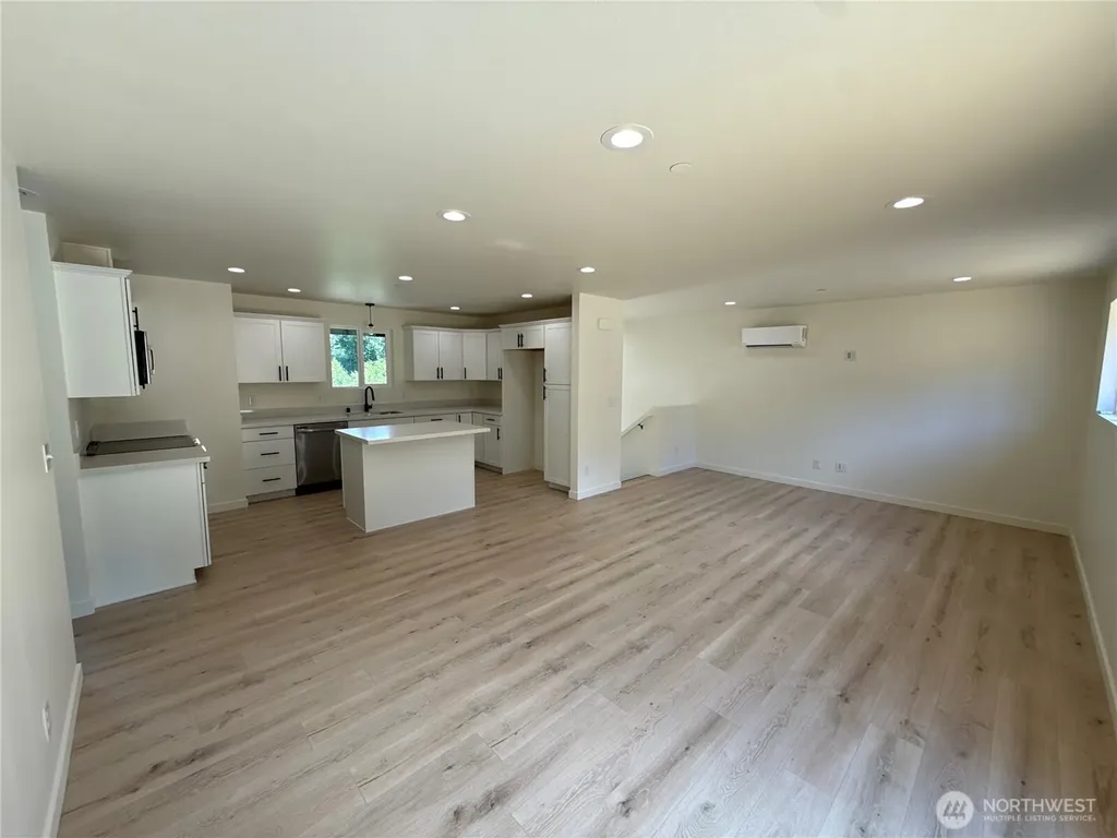 7828 E Jessica Way Port Orchard WA 98366