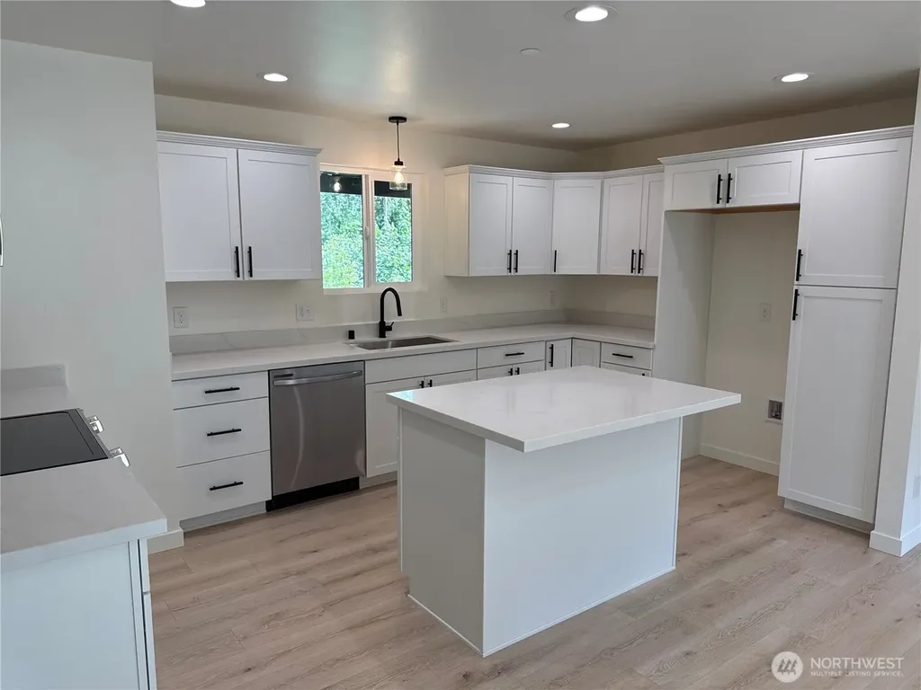 7828 E Jessica Way Port Orchard WA 98366