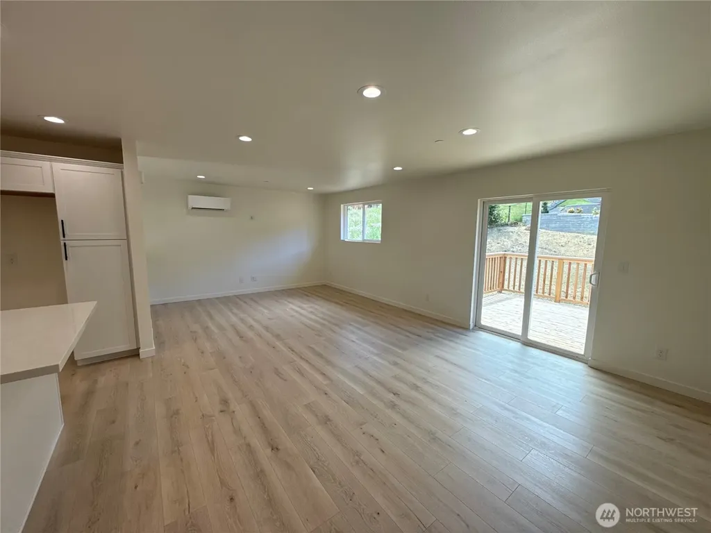 7828 E Jessica Way Port Orchard WA 98366