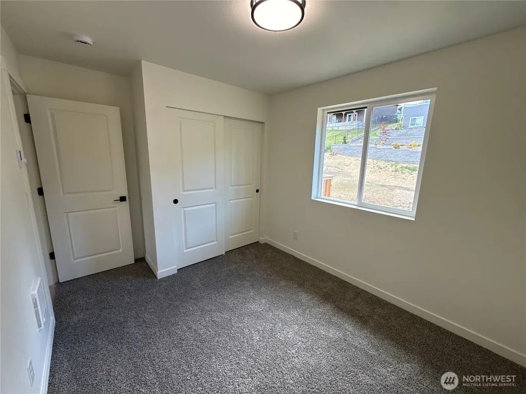 7828 E Jessica Way Port Orchard WA 98366