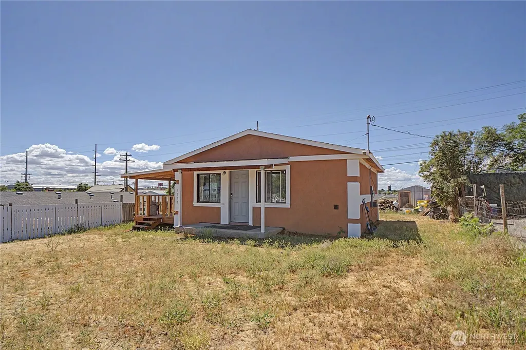 9871 Highland Drive NE Moses Lake WA 98837