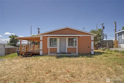 9871 Highland Drive NE Moses Lake WA 98837