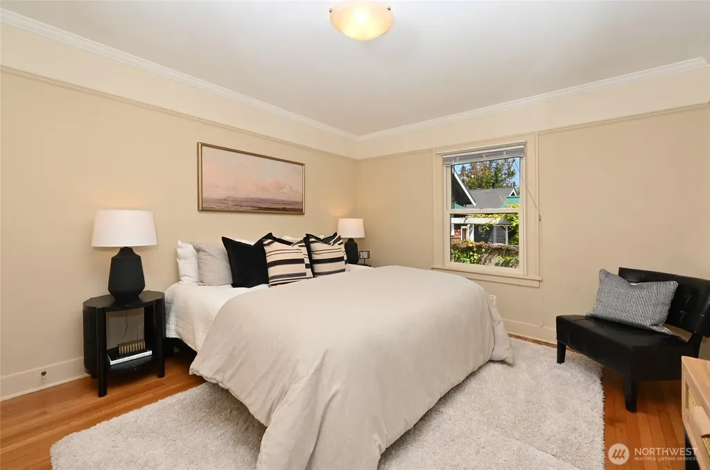 2562 6th Avenue W Seattle WA 98119