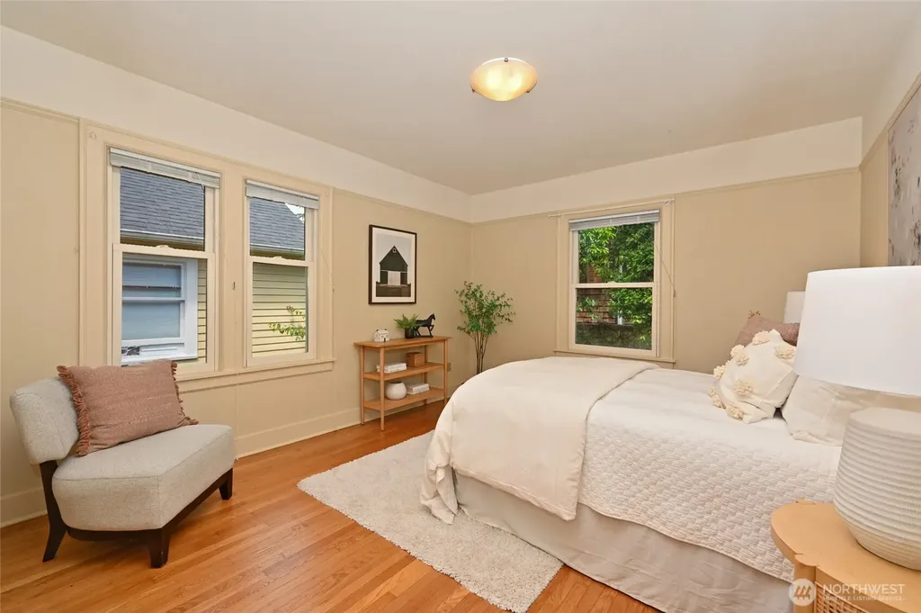 2562 6th Avenue W Seattle WA 98119