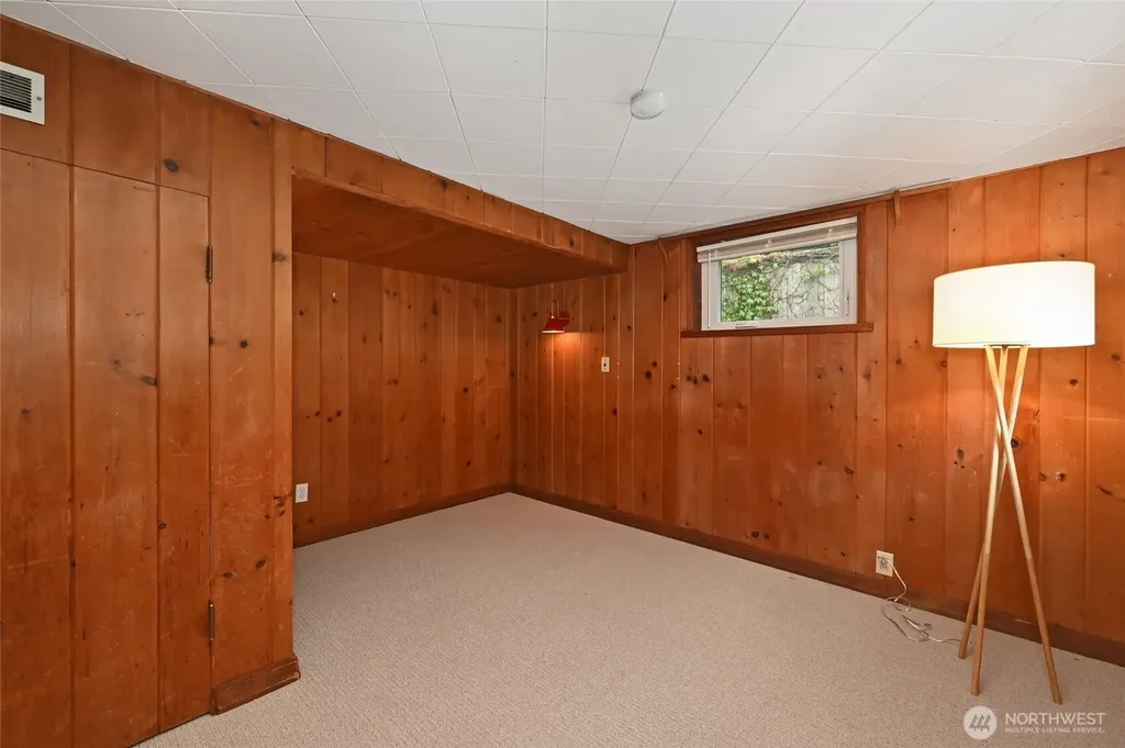 2562 6th Avenue W Seattle WA 98119