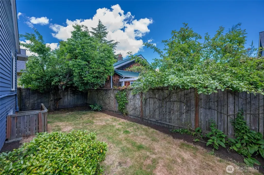 2562 6th Avenue W Seattle WA 98119