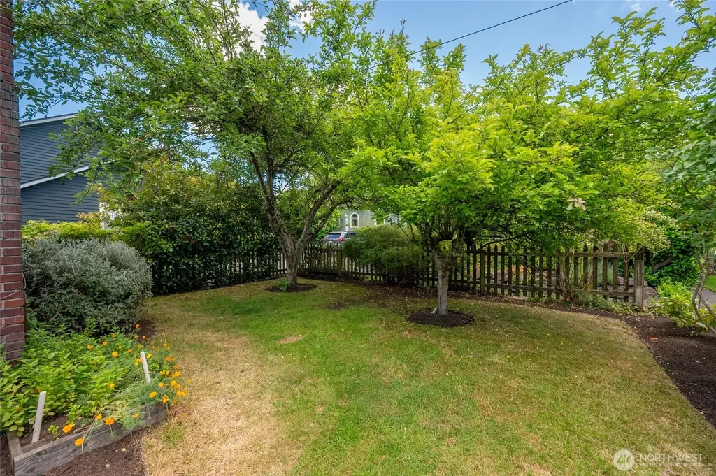 2562 6th Avenue W Seattle WA 98119