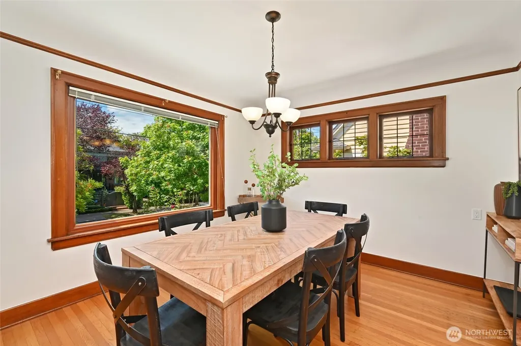 2562 6th Avenue W Seattle WA 98119