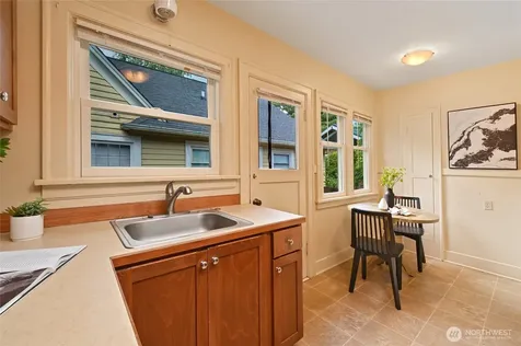 2562 6th Avenue W Seattle WA 98119