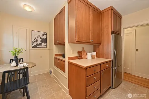 2562 6th Avenue W Seattle WA 98119