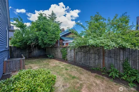 2562 6th Avenue W Seattle WA 98119