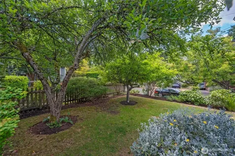 2562 6th Avenue W Seattle WA 98119
